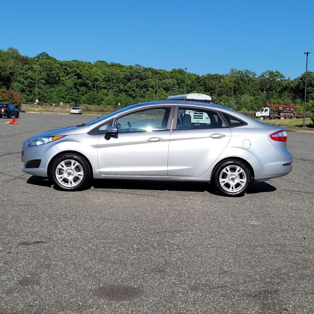 Photo 27 of this FORD FIESTA