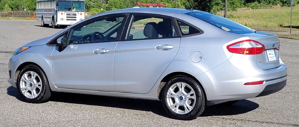 Photo 29 of this FORD FIESTA