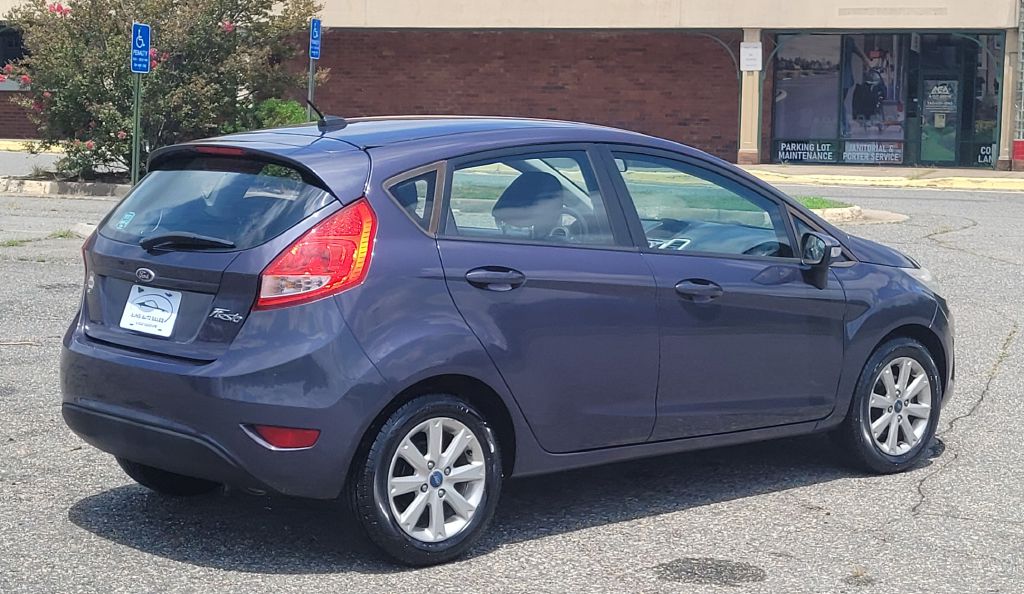 Photo 4 of this FORD FIESTA