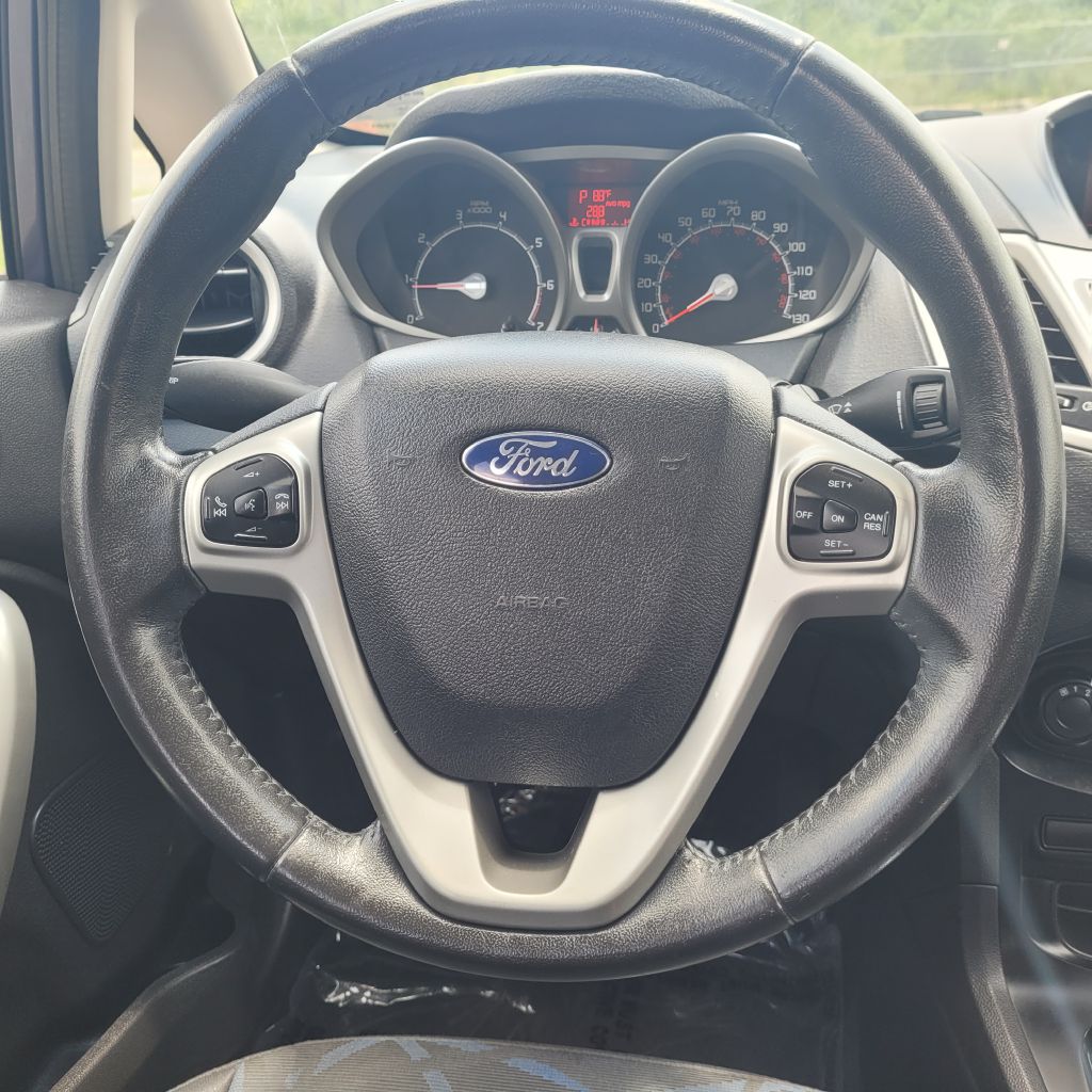 Photo 14 of this FORD FIESTA
