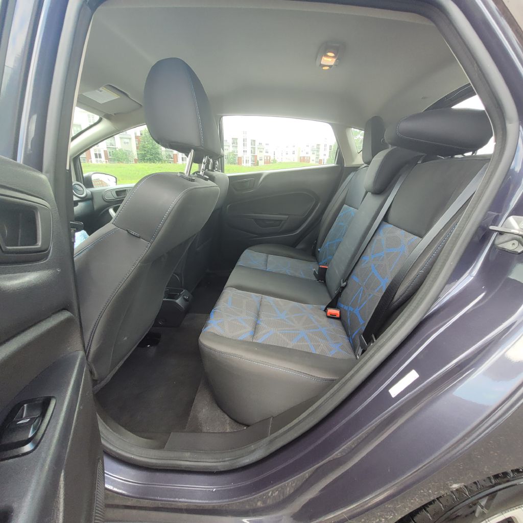 Photo 19 of this FORD FIESTA