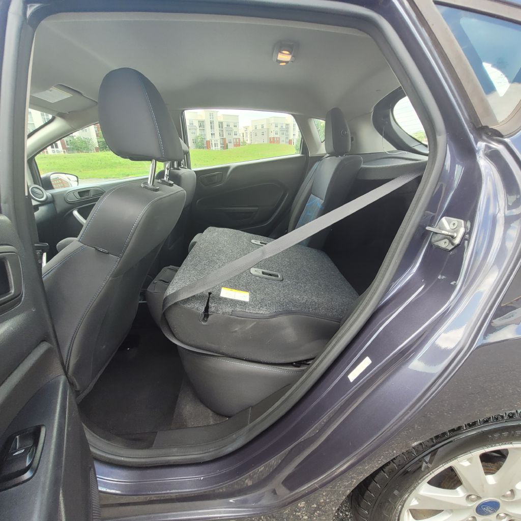Photo 20 of this FORD FIESTA