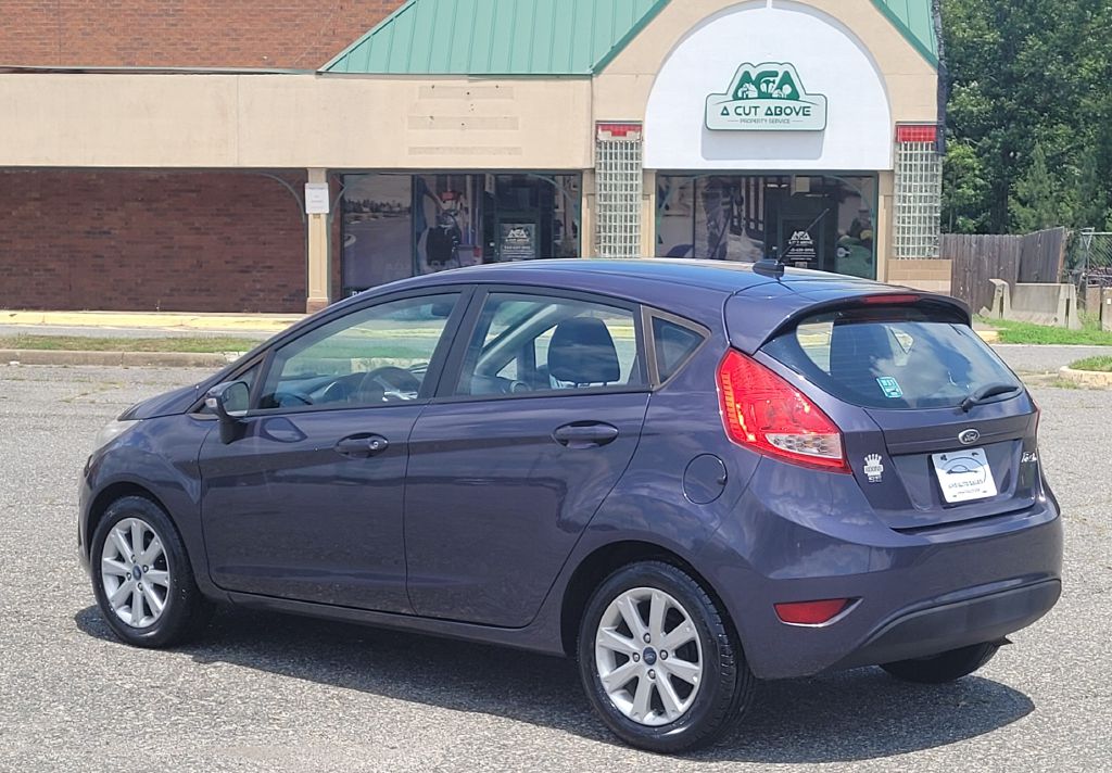 Photo 26 of this FORD FIESTA