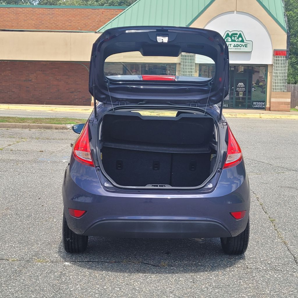 Photo 30 of this FORD FIESTA