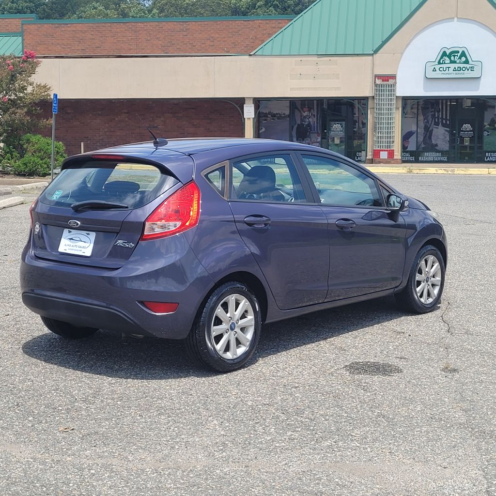 Photo 31 of this FORD FIESTA