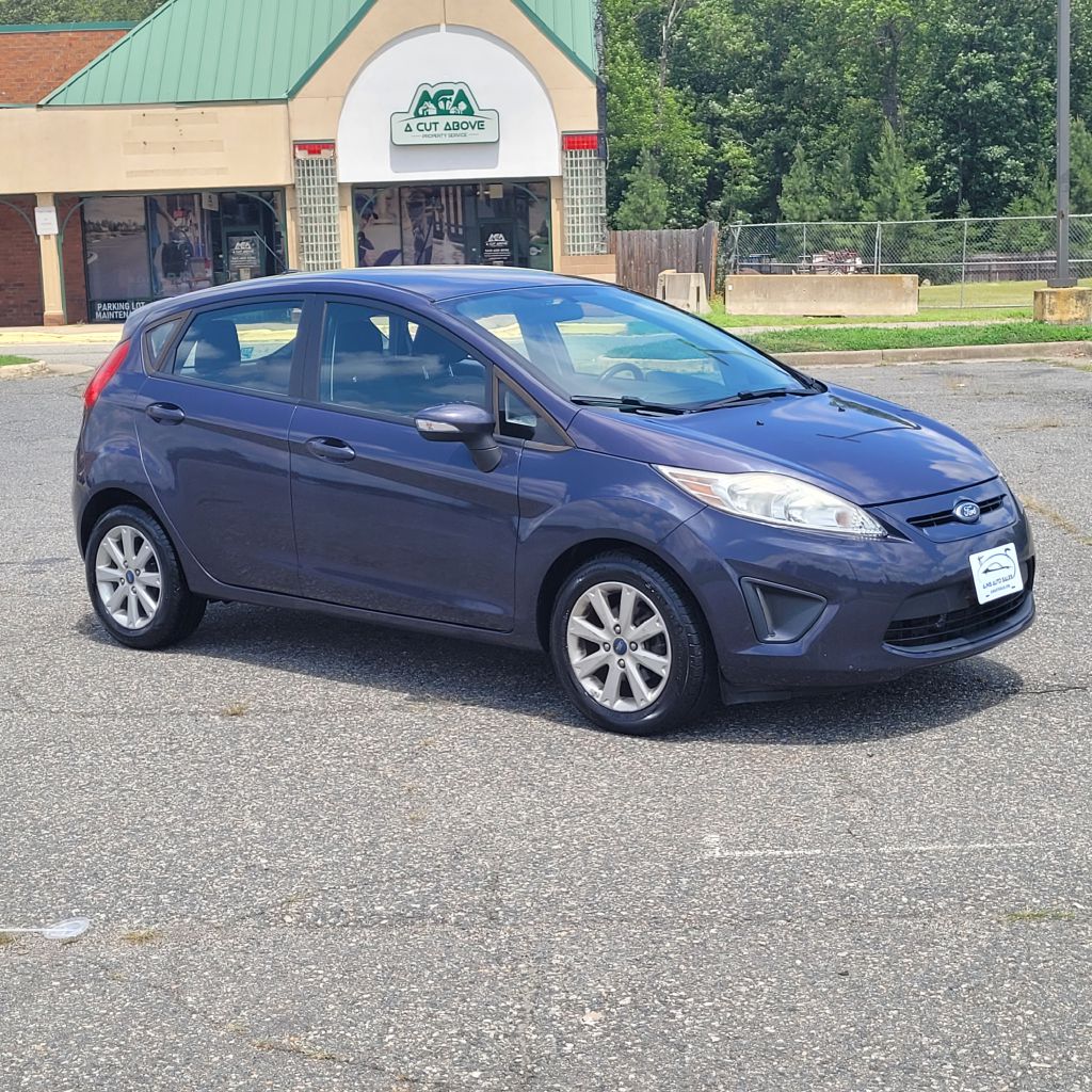 Photo 32 of this FORD FIESTA