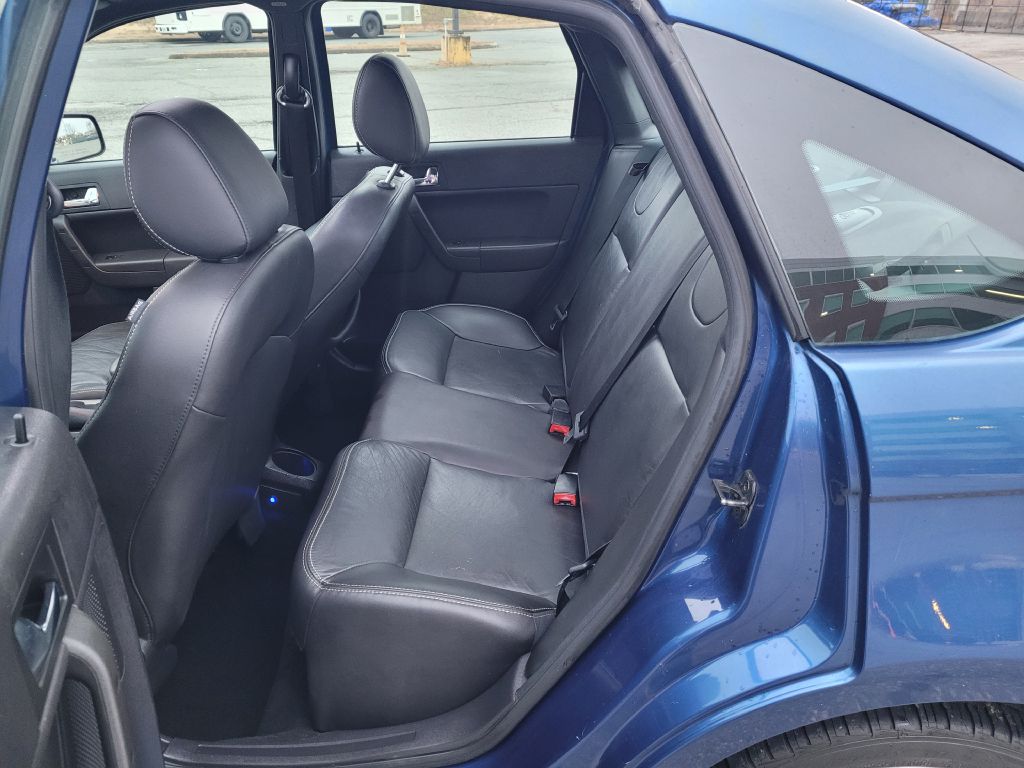 Photo 9 of this FORD FOCUS