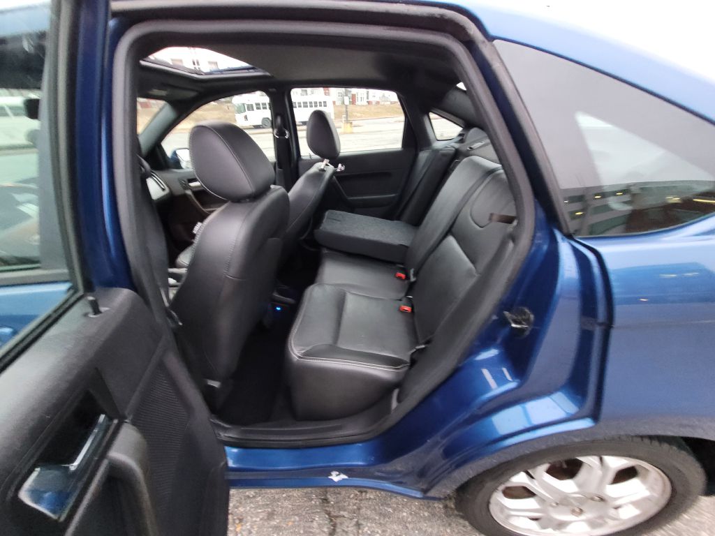 Photo 10 of this FORD FOCUS