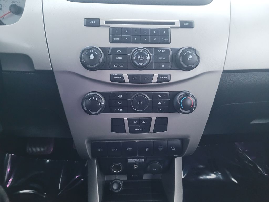 Photo 17 of this FORD FOCUS