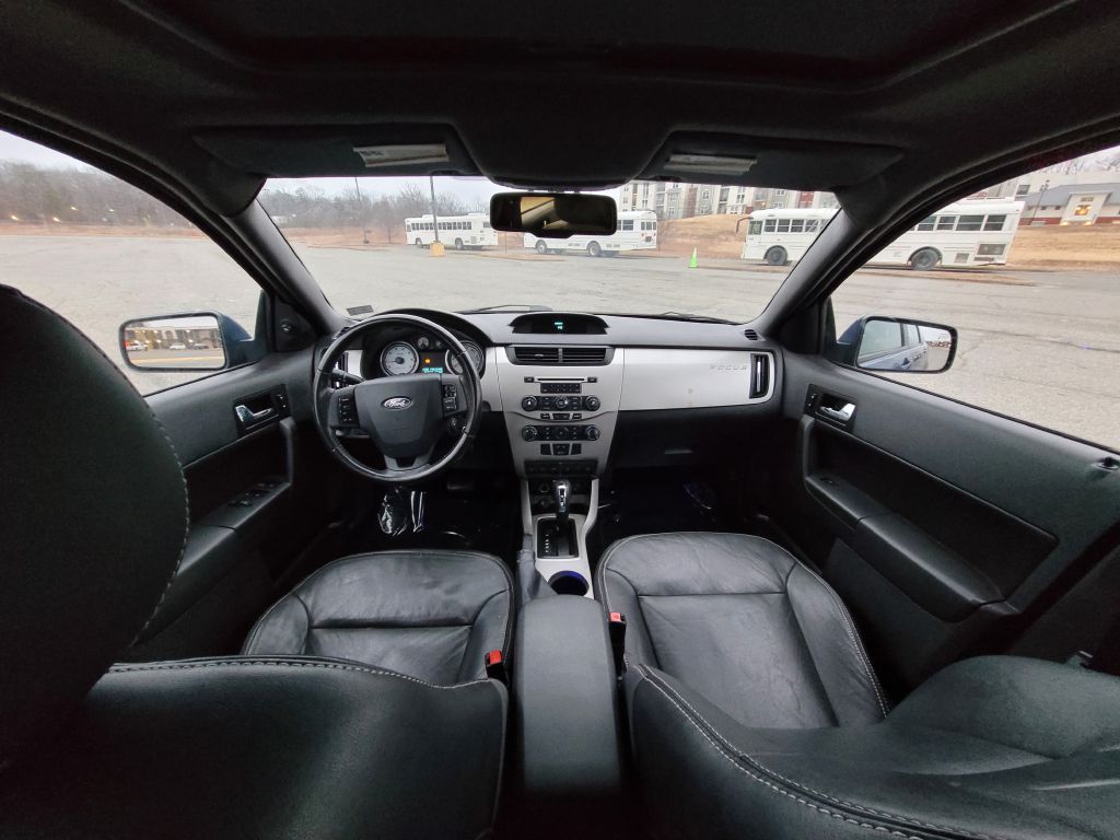 Photo 36 of this FORD FOCUS