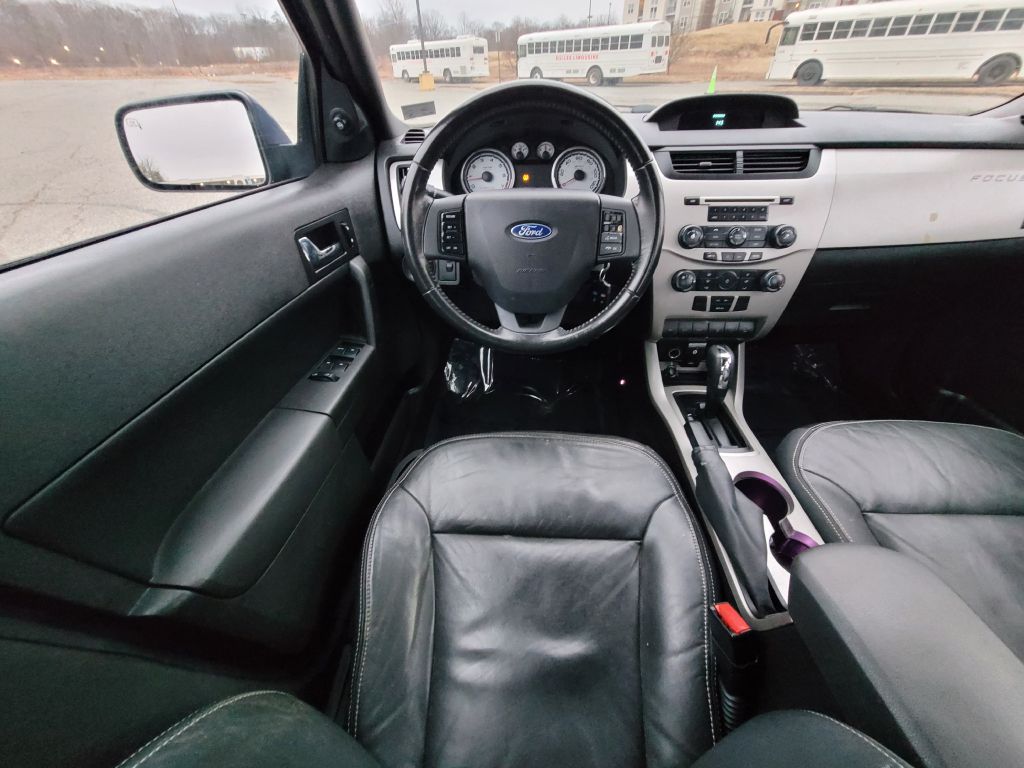 Photo 37 of this FORD FOCUS