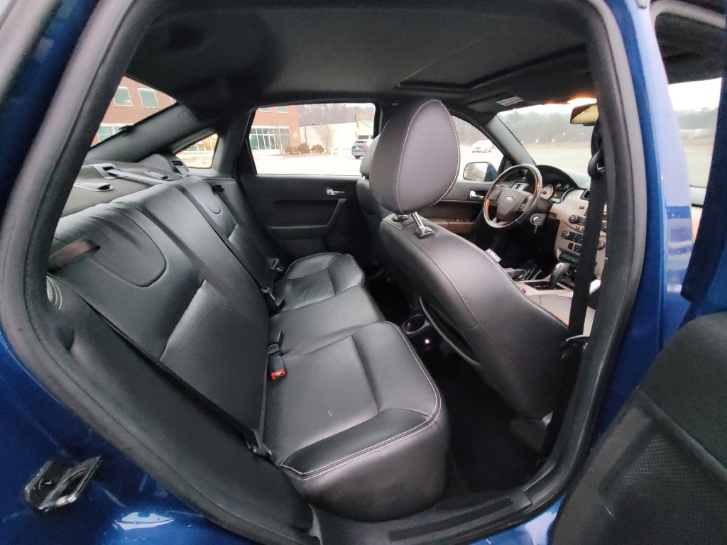 Photo 38 of this FORD FOCUS