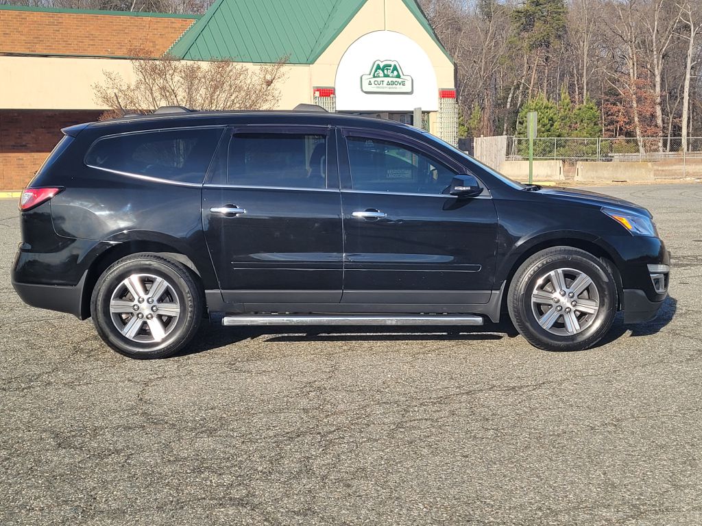 Photo 2 of this CHEVROLET TRAVERSE