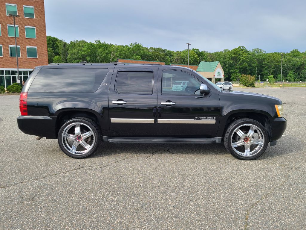 Photo 5 of this CHEVROLET SUBURBAN