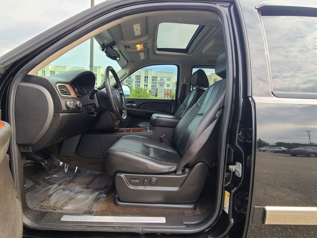 Photo 9 of this CHEVROLET SUBURBAN