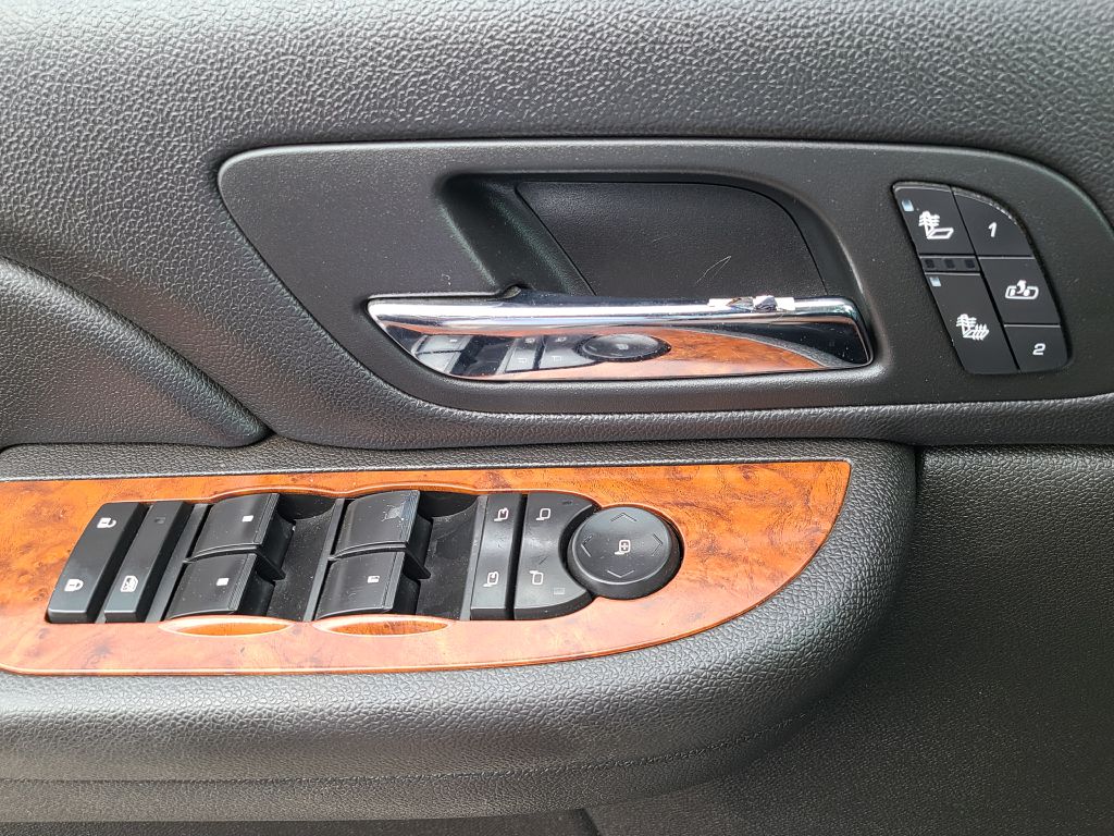 Photo 13 of this CHEVROLET SUBURBAN
