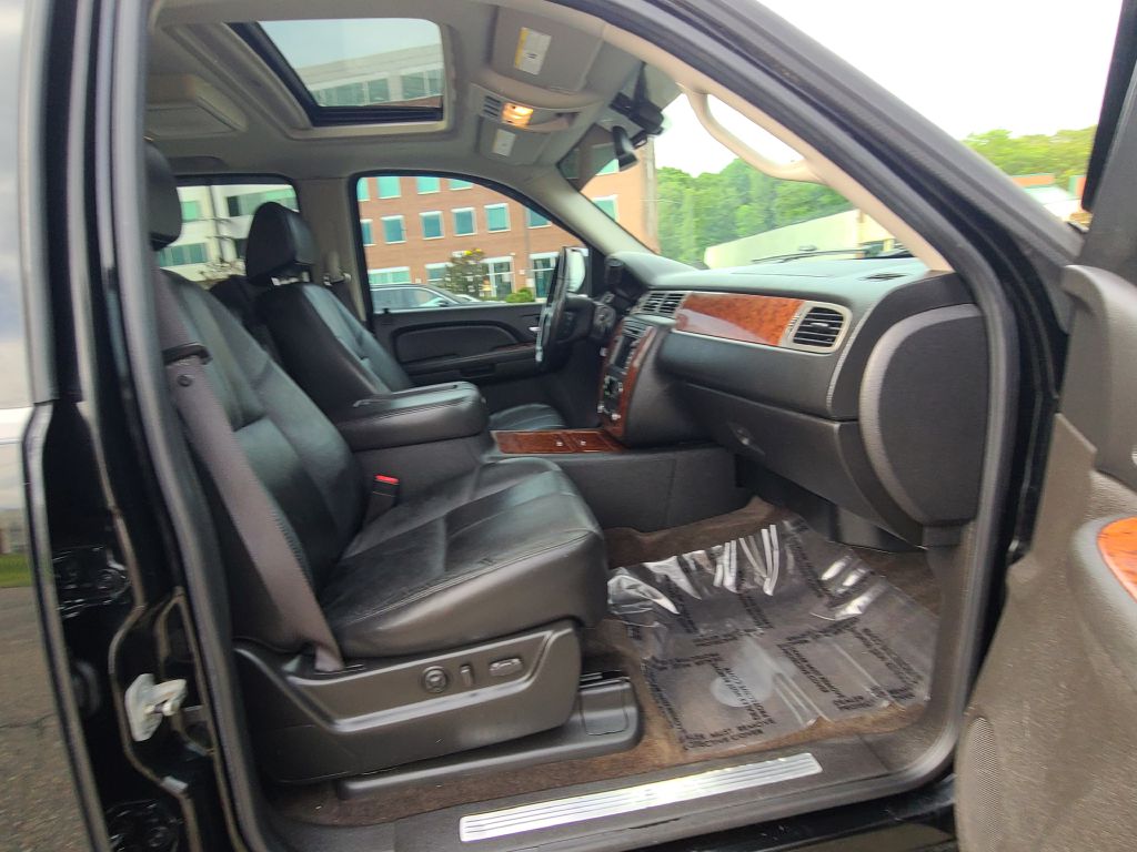 Photo 15 of this CHEVROLET SUBURBAN
