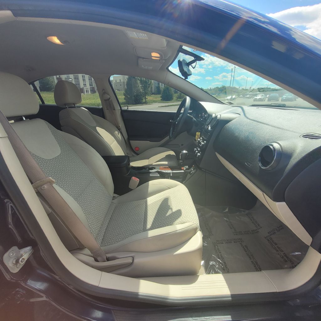 Photo 13 of this PONTIAC G6