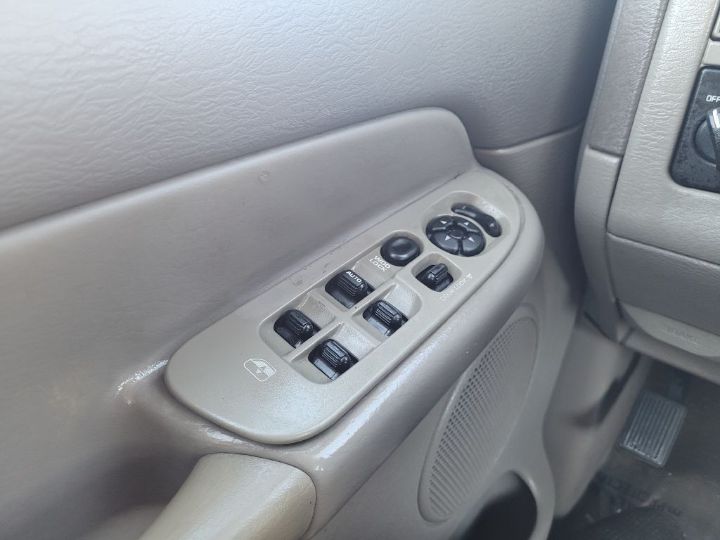 Photo 14 of this DODGE RAM 1500