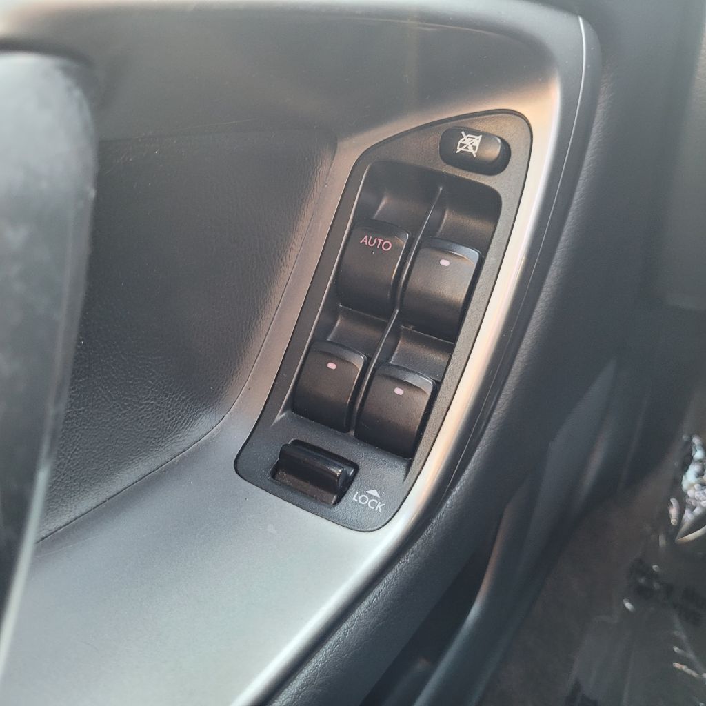 Photo 18 of this SUBARU LEGACY