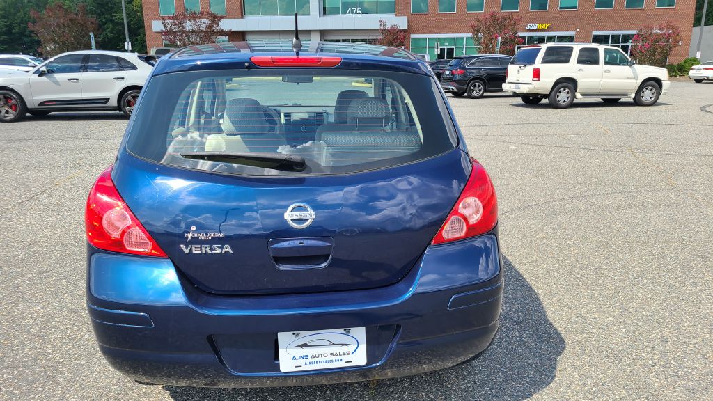 Photo 3 of this NISSAN VERSA