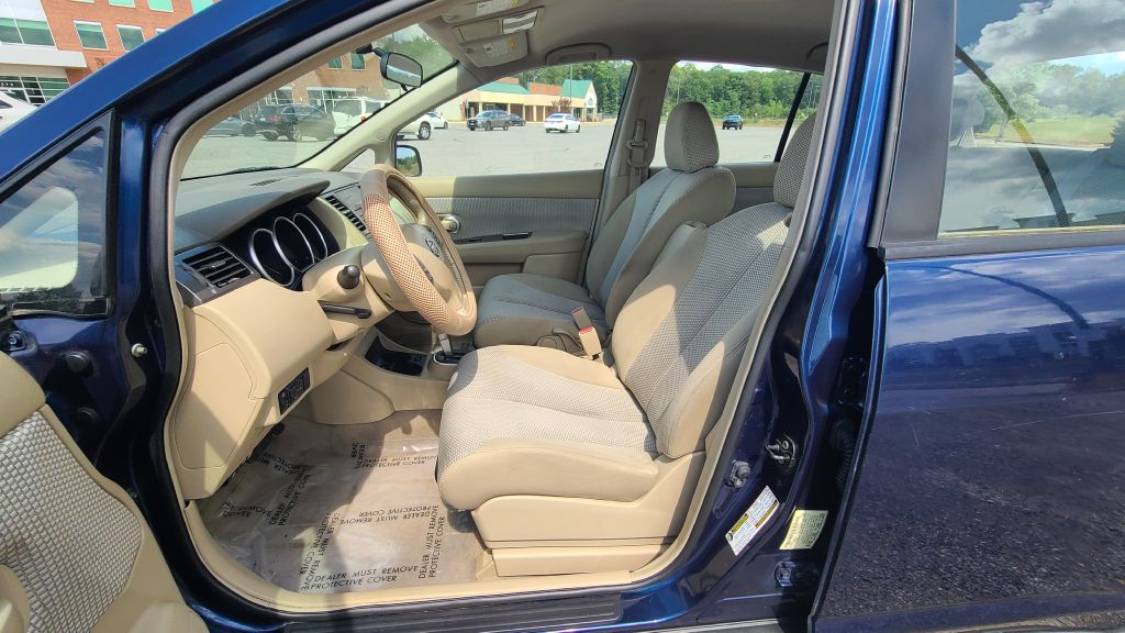 Photo 8 of this NISSAN VERSA