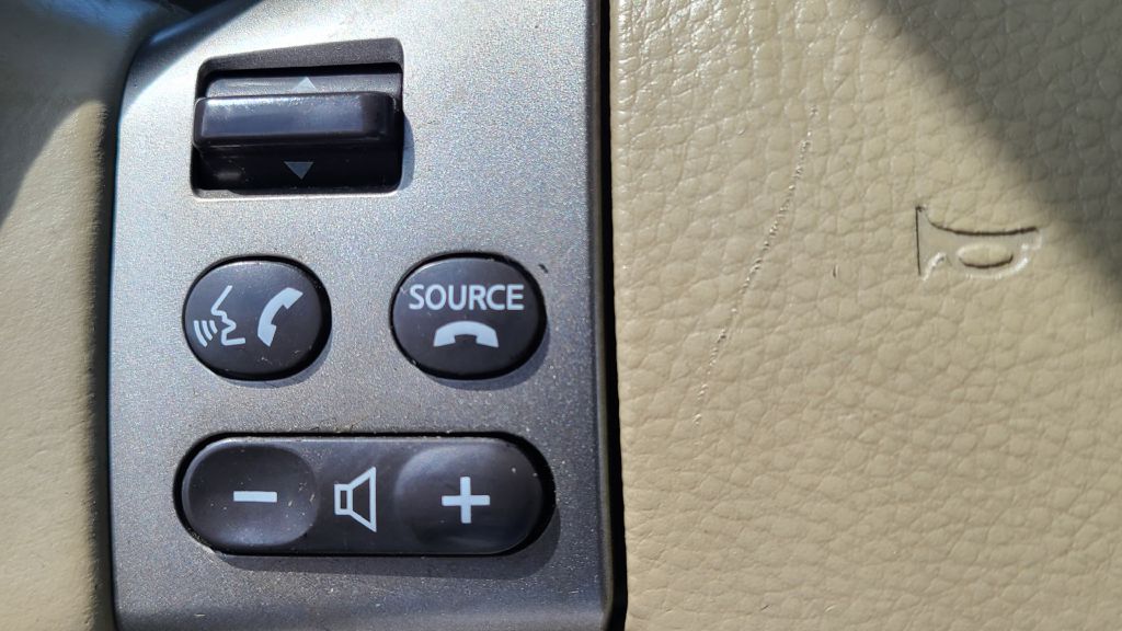 Photo 9 of this NISSAN VERSA