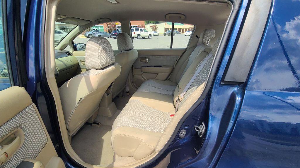 Photo 11 of this NISSAN VERSA
