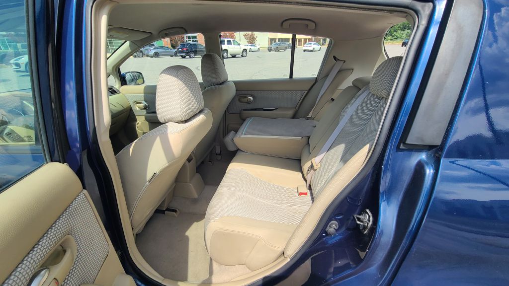 Photo 15 of this NISSAN VERSA