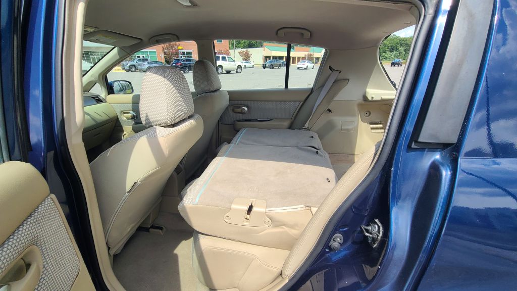 Photo 16 of this NISSAN VERSA