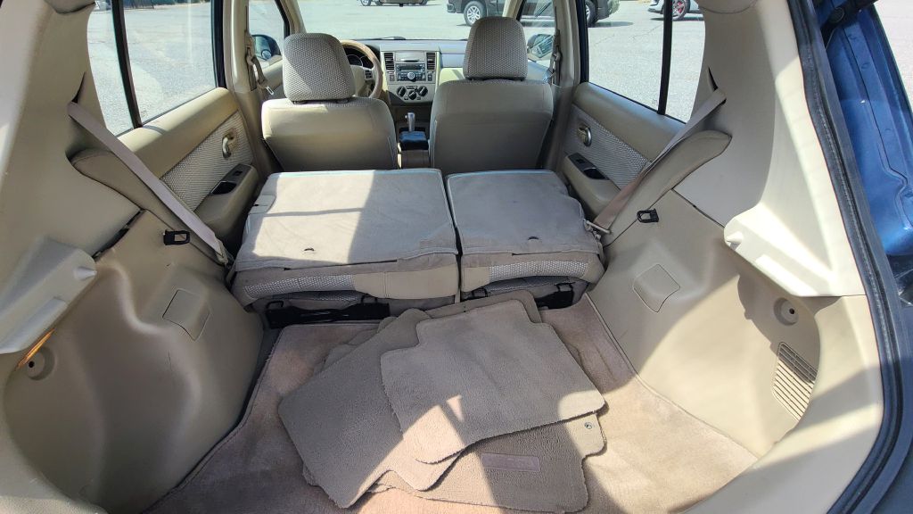 Photo 17 of this NISSAN VERSA