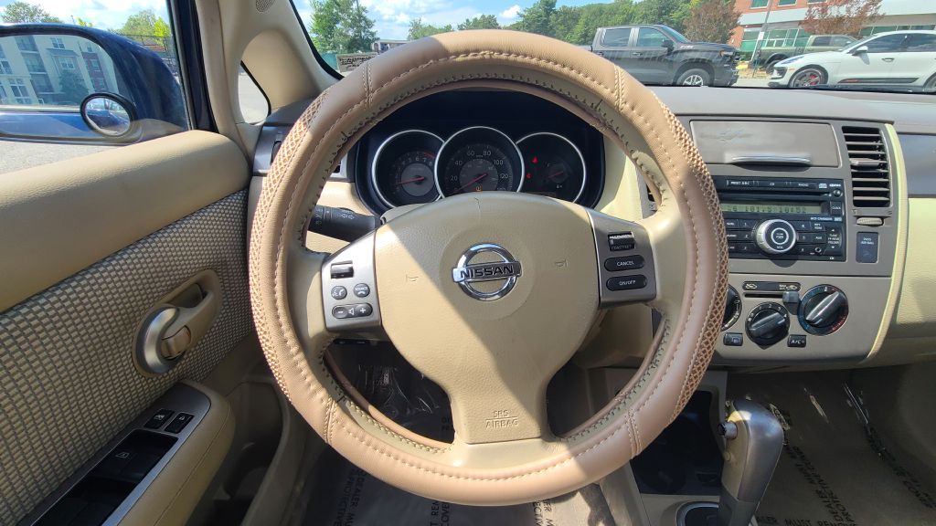 Photo 21 of this NISSAN VERSA
