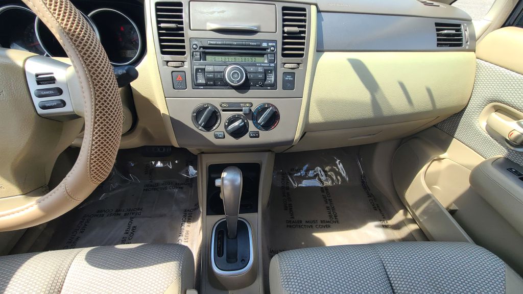 Photo 22 of this NISSAN VERSA