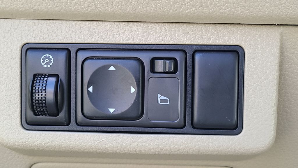 Photo 23 of this NISSAN VERSA