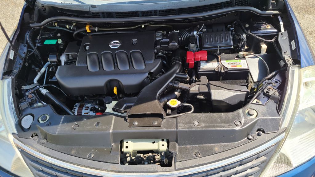 Photo 28 of this NISSAN VERSA