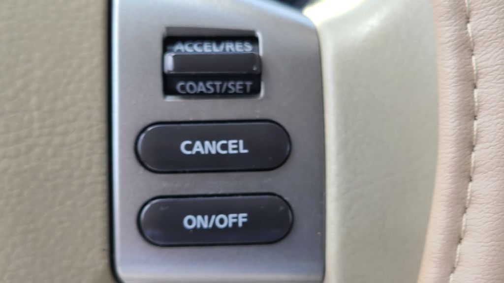 Photo 29 of this NISSAN VERSA