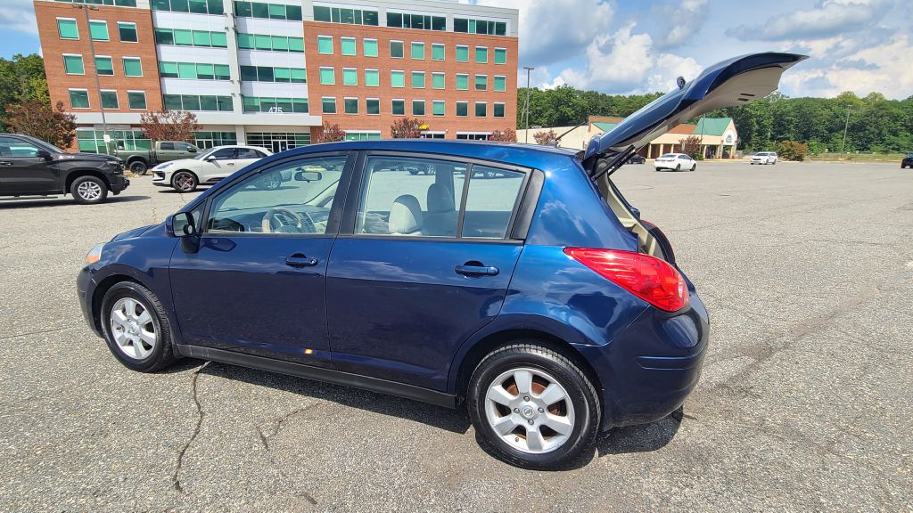 Photo 31 of this NISSAN VERSA