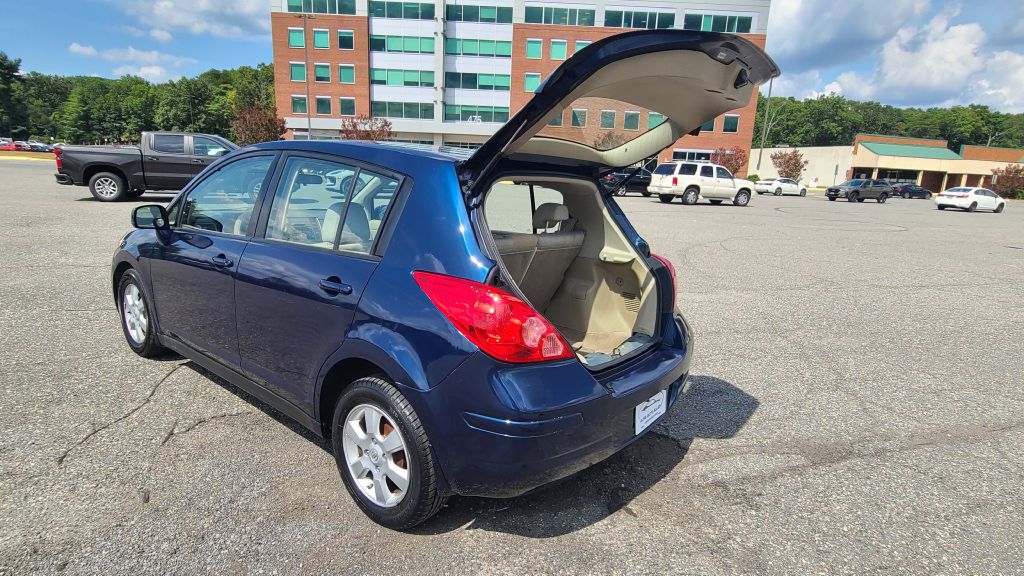Photo 33 of this NISSAN VERSA