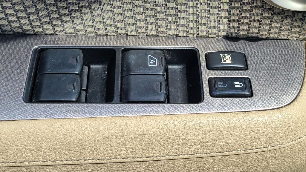 Photo 37 of this NISSAN VERSA