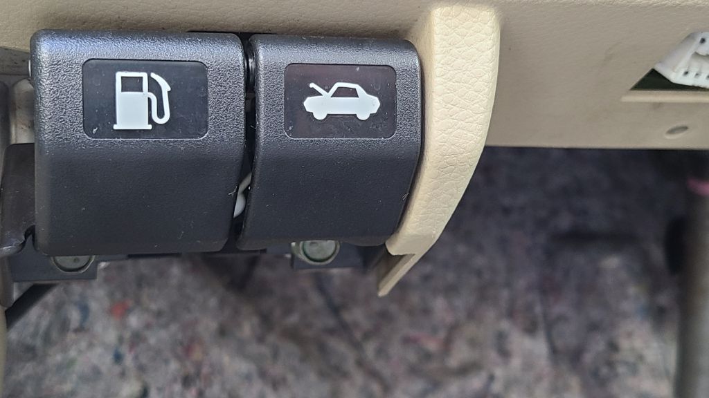 Photo 38 of this NISSAN VERSA