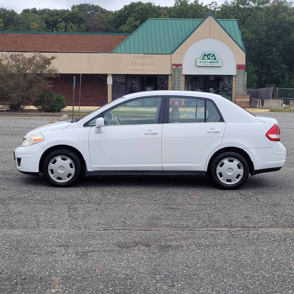 Photo 2 of this NISSAN VERSA