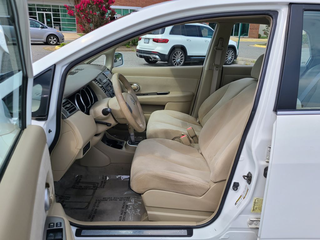 Photo 9 of this NISSAN VERSA
