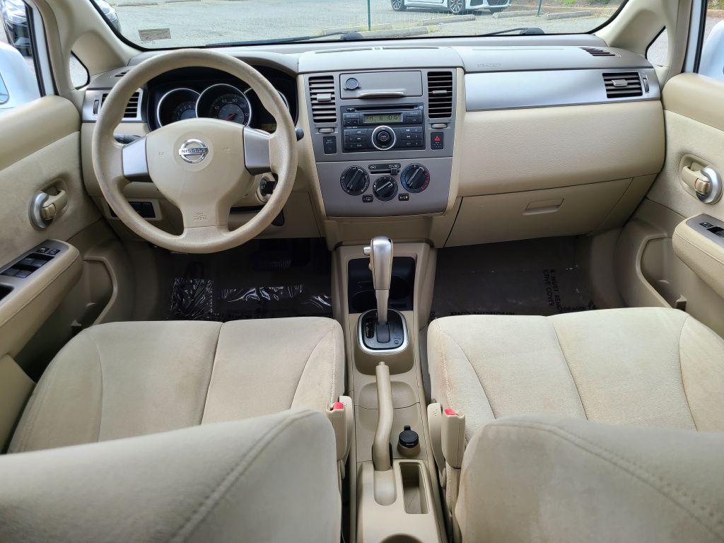 Photo 11 of this NISSAN VERSA