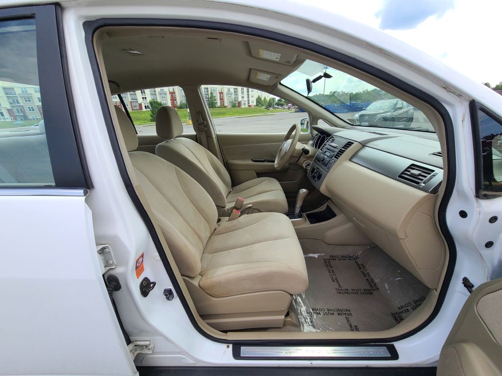 Photo 13 of this NISSAN VERSA