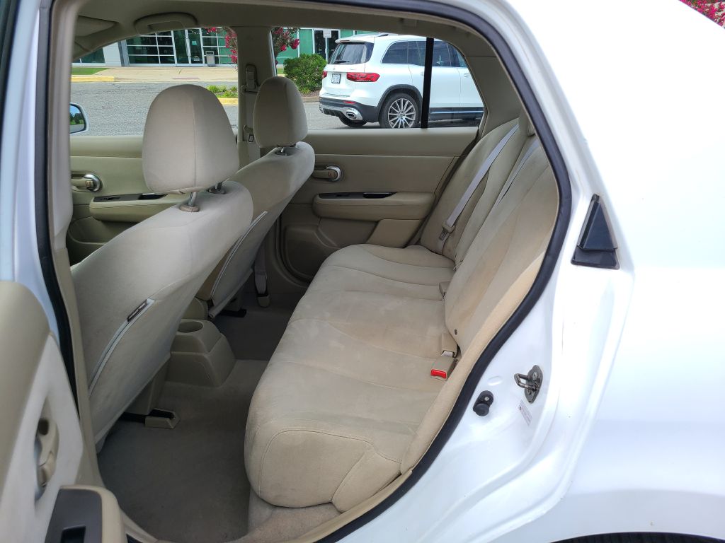 Photo 18 of this NISSAN VERSA