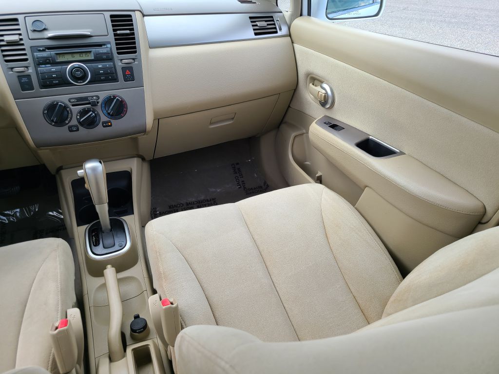 Photo 19 of this NISSAN VERSA