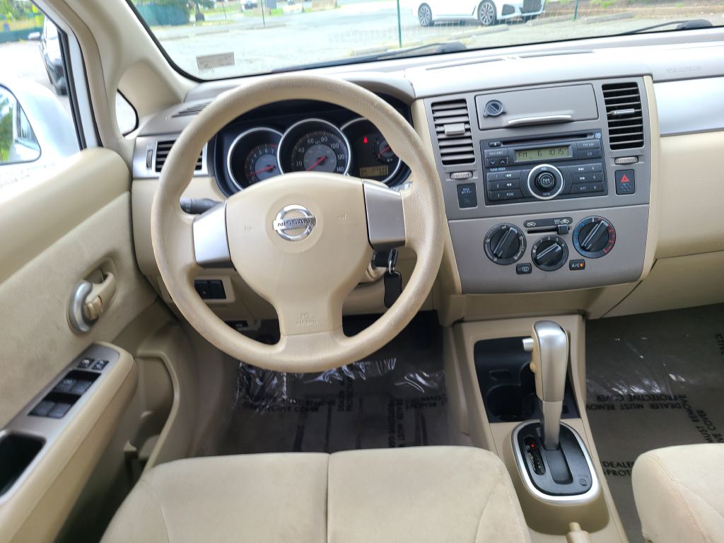 Photo 20 of this NISSAN VERSA