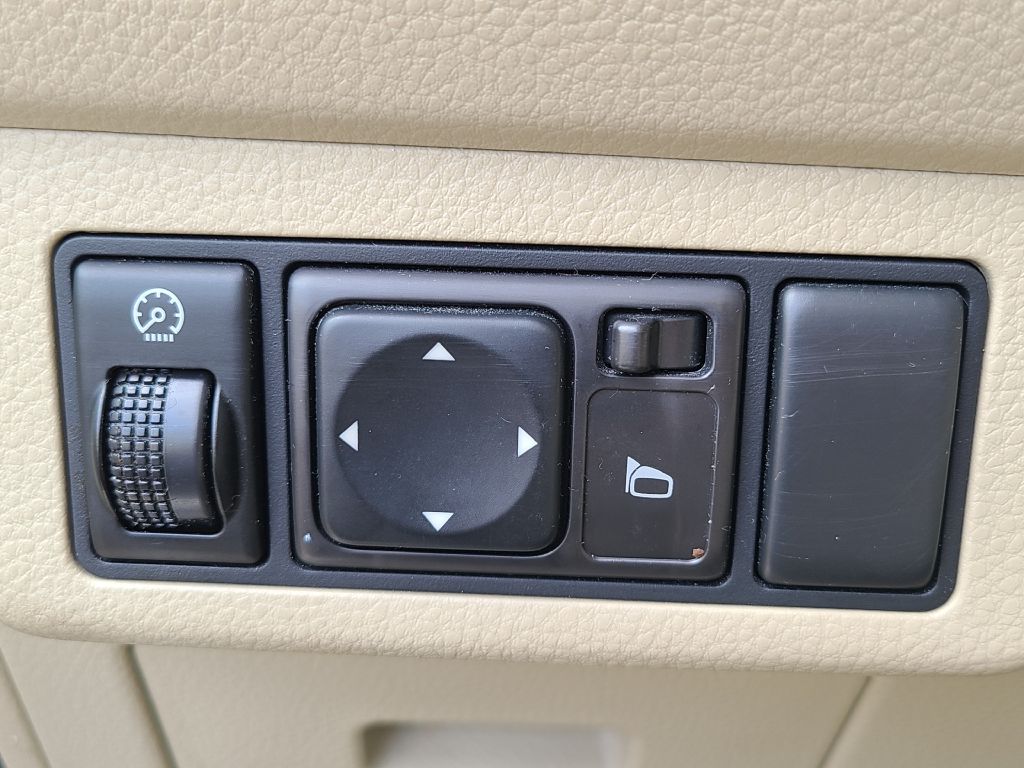 Photo 22 of this NISSAN VERSA