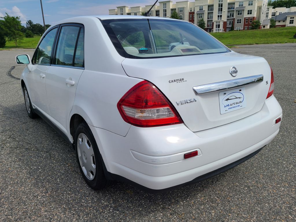 Photo 25 of this NISSAN VERSA