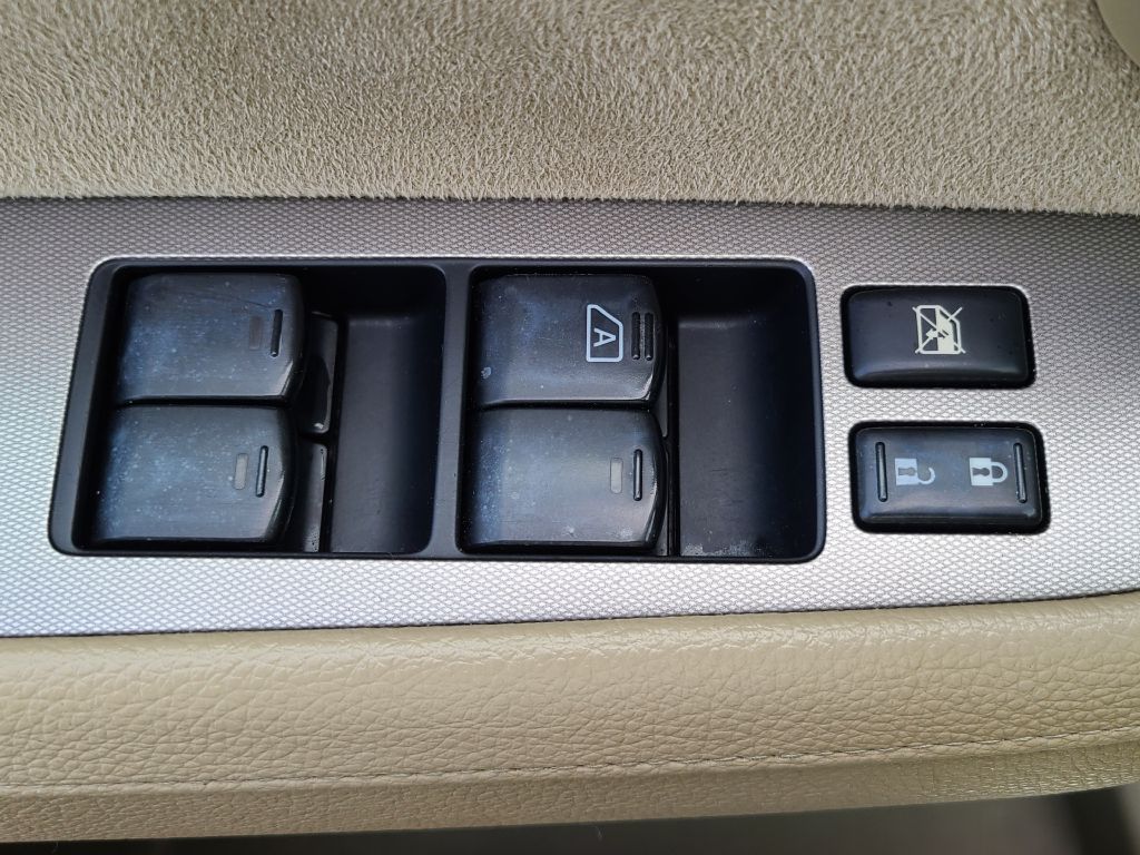 Photo 26 of this NISSAN VERSA